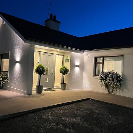 The Hillcrest, Luxury Accommodation In Castleblayney Town 外观 照片