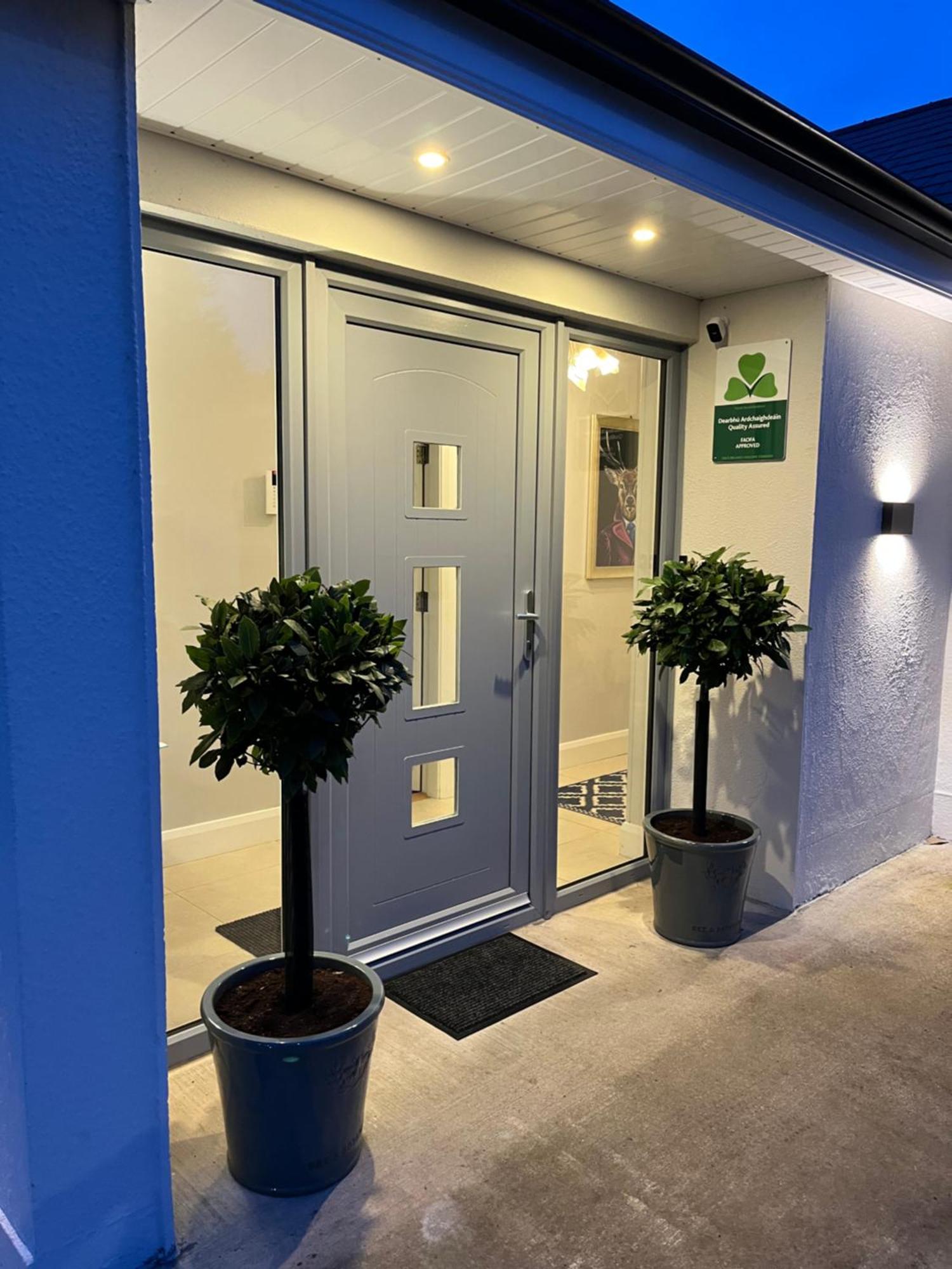 The Hillcrest, Luxury Accommodation In Castleblayney Town 外观 照片