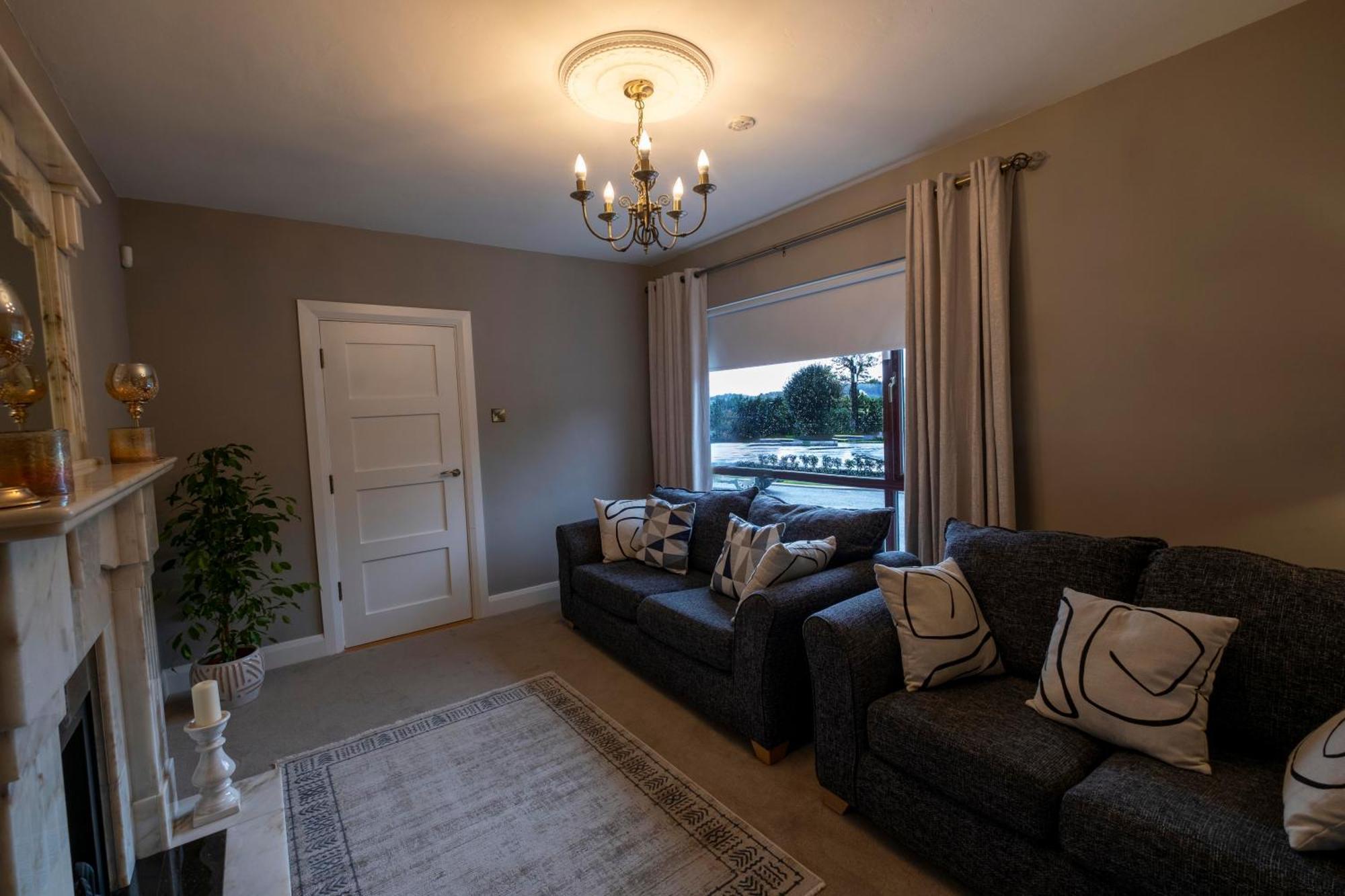 The Hillcrest, Luxury Accommodation In Castleblayney Town 外观 照片