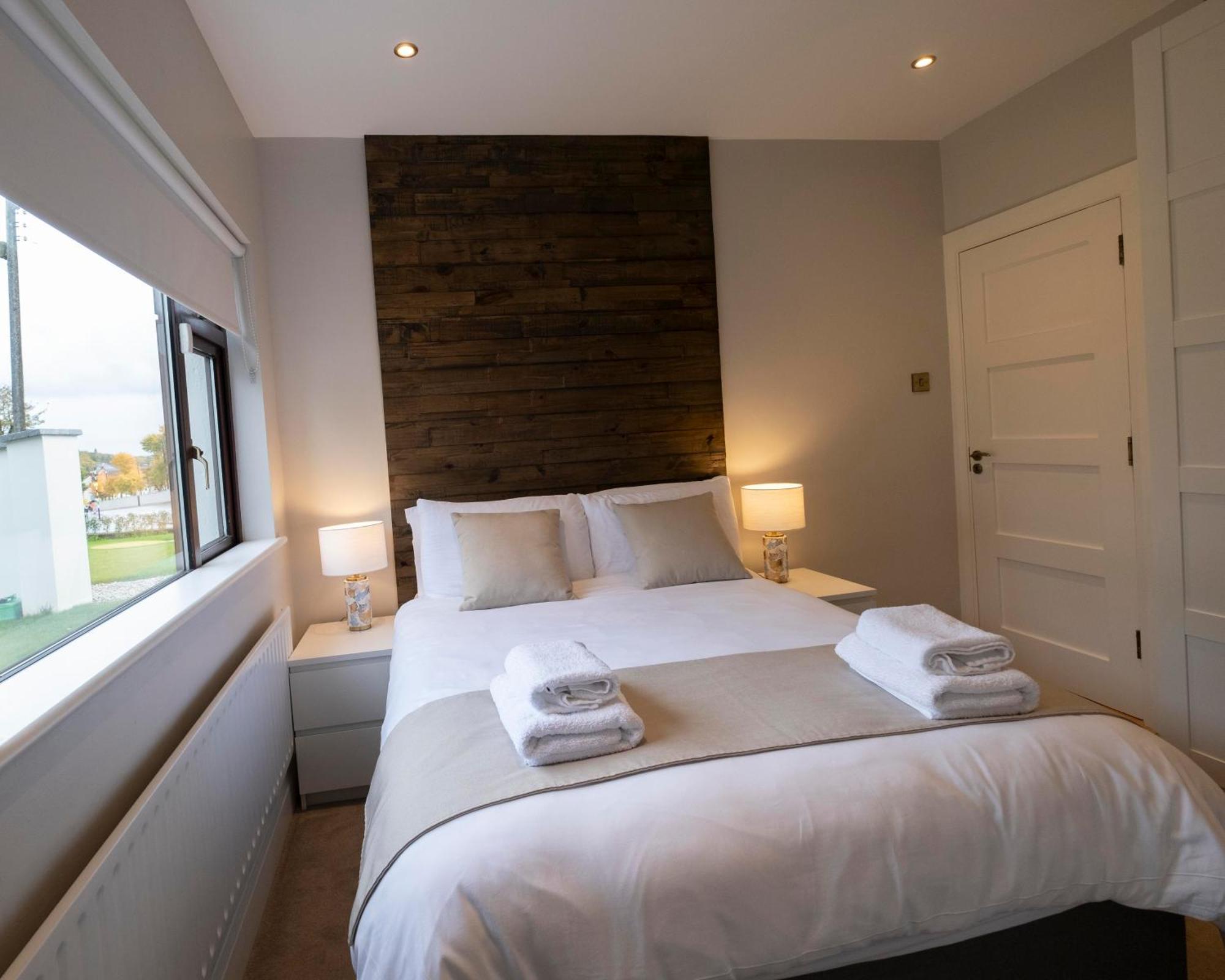 The Hillcrest, Luxury Accommodation In Castleblayney Town 外观 照片