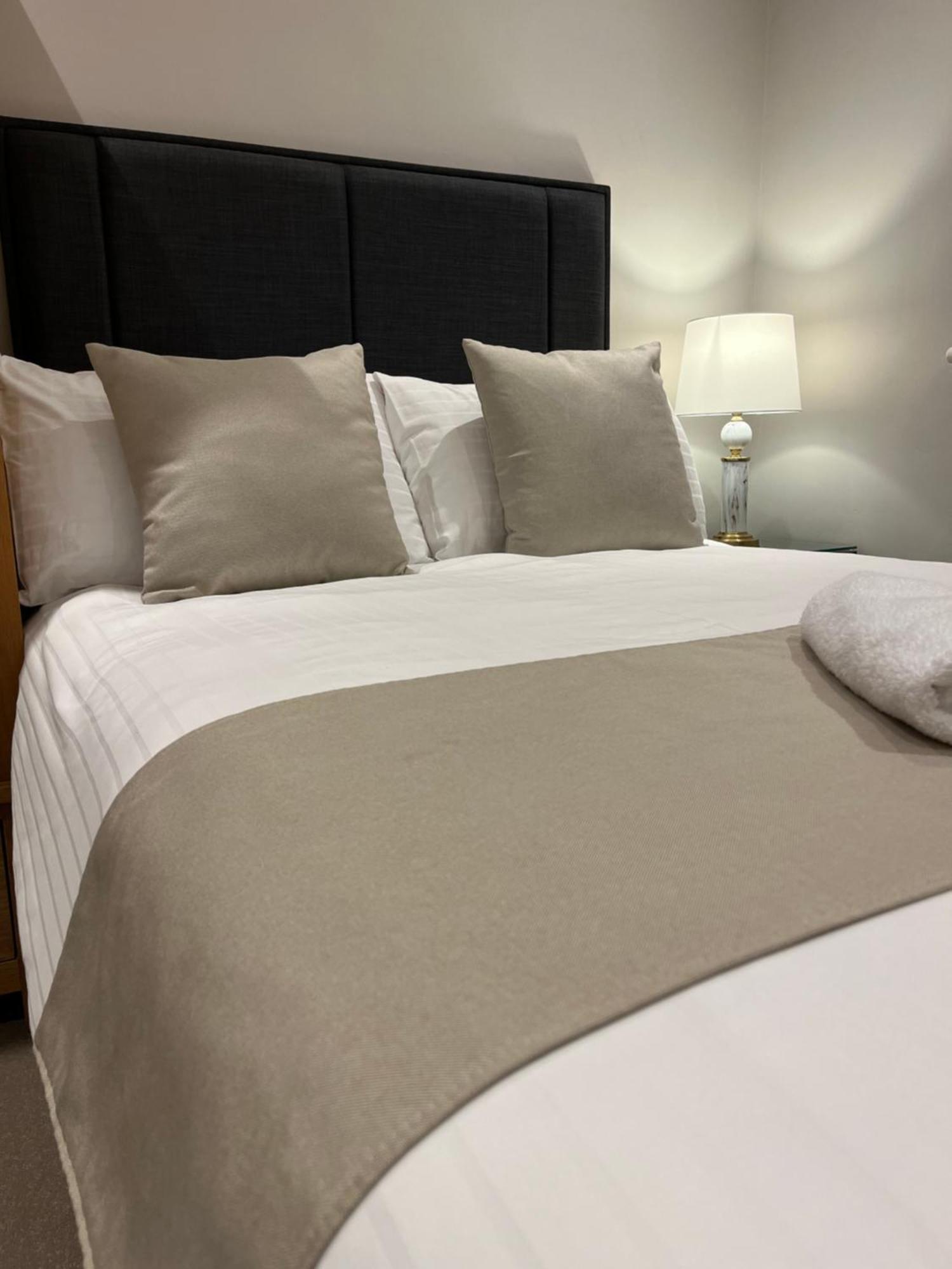 The Hillcrest, Luxury Accommodation In Castleblayney Town 外观 照片