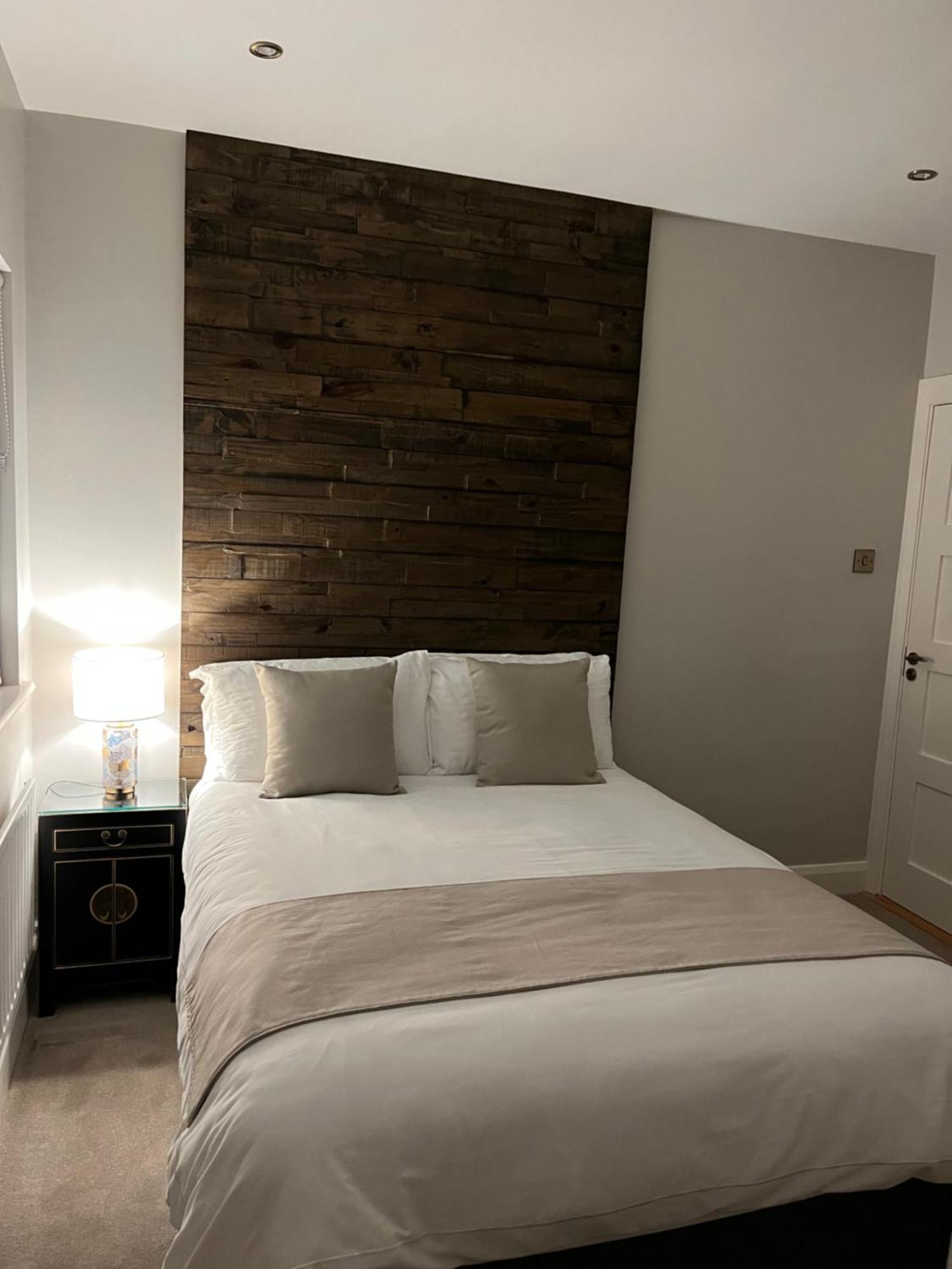 The Hillcrest, Luxury Accommodation In Castleblayney Town 外观 照片